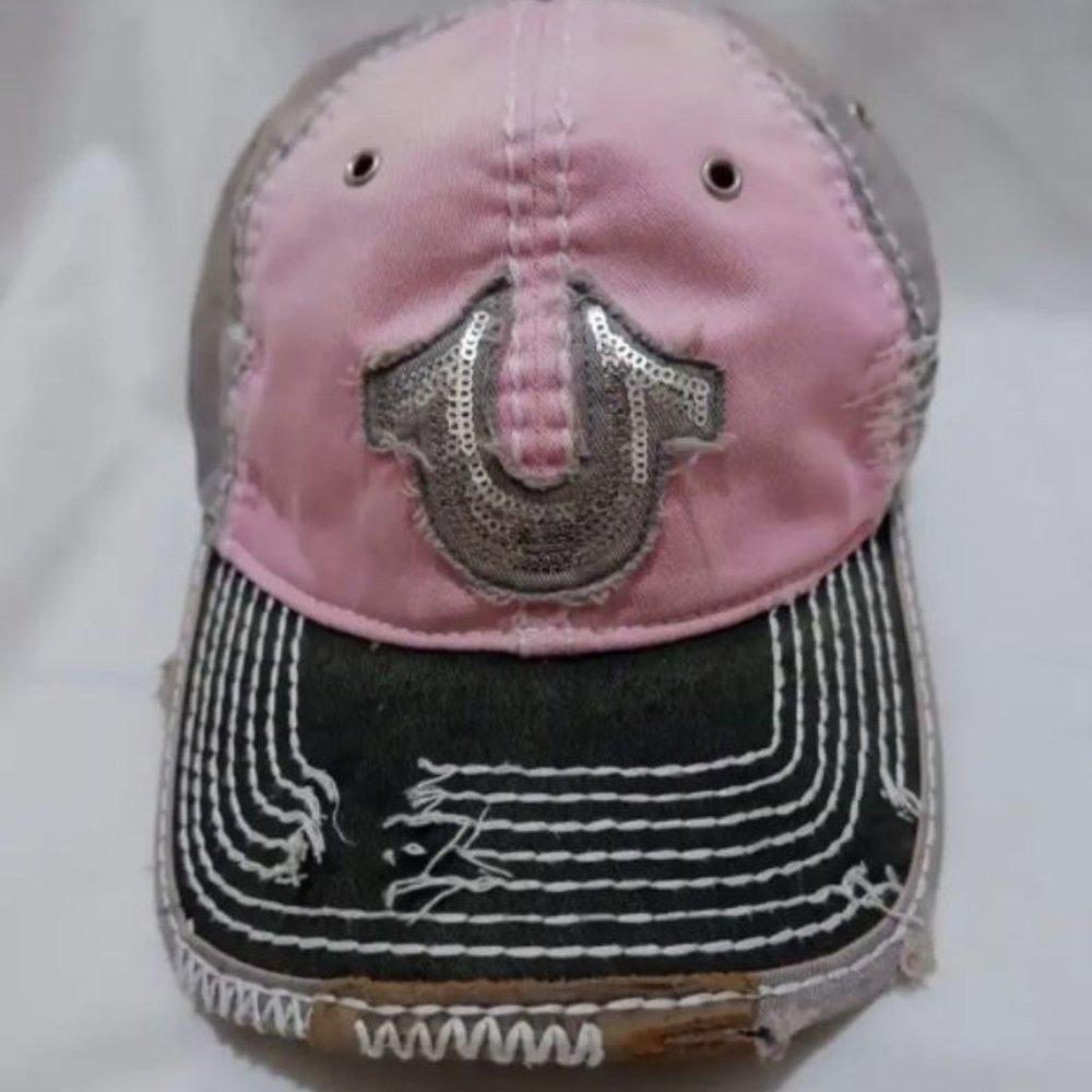 LOOKING FOR PINK TRUE RELIGION HAT DO NOT BUY THIS LISTING